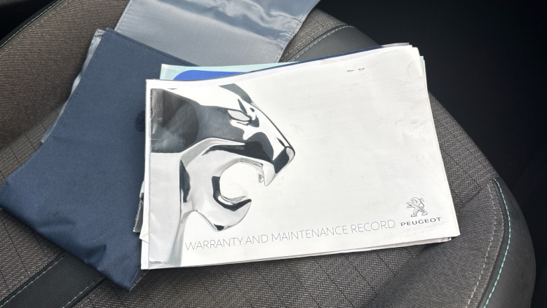 Peugeot 208 1.2 PureTech 100 Allure 5dr EAT8 Petrol Hatchback